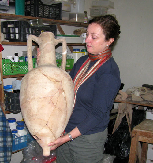 Wendy Reade with the reconstructed Rhodian amphora
