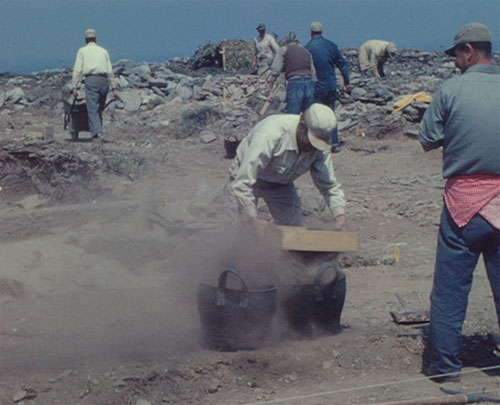 A workman sieving the soil at Zagora, 1967