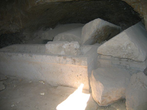 Finding looted Roman sarcophagi in Jordan