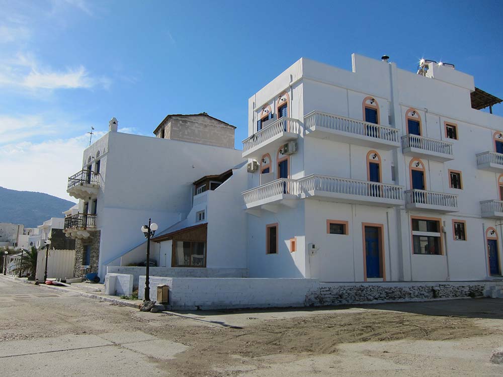 White-washed buildings in Korthi