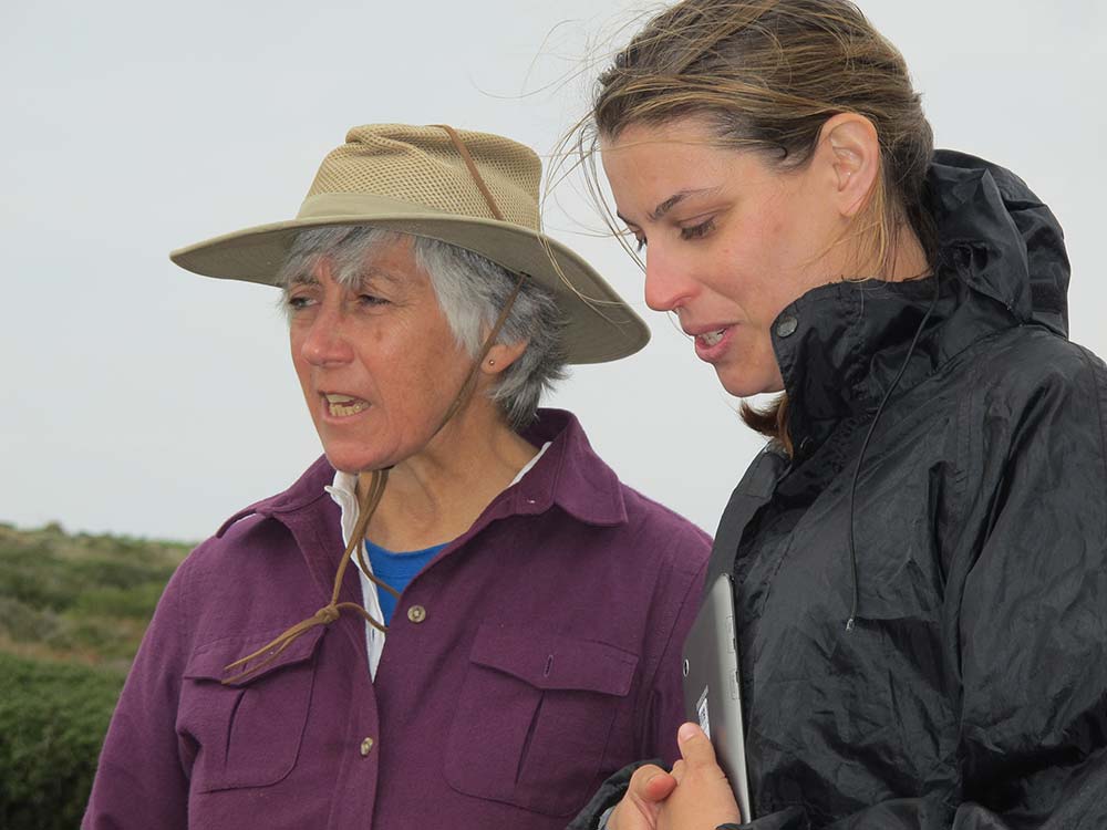 Ivana Vetta consults with Professor Meg Miller about progress on test trench 2