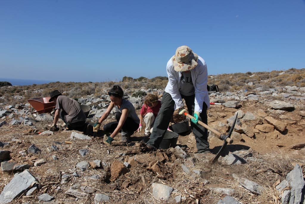 Marco Schugk, Natasha Nassenstein, Alex Ribeny and Paul Donnelly (trench supervisor) working in Excavation Area 5
