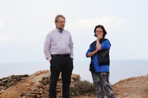 Jim Coulton and Lesley Beaumont discussing features of Zagora