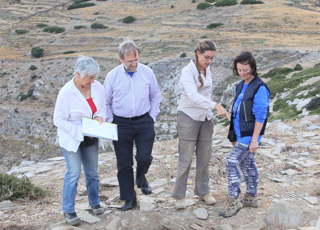 Meg Miller, Jim Coulton, Ivana Vetta and Lesley Beaumont discussing the Zagora trench of which Ivana is supervisor